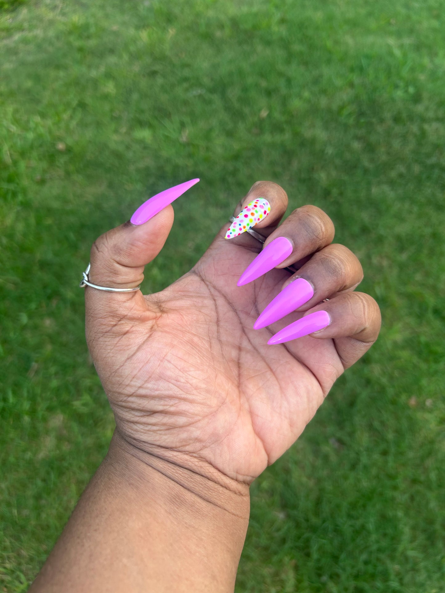 “Purple Dot Glow" Nail Set