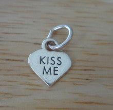 Charm con forma de corazón Kiss Me Love 