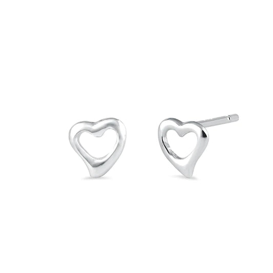 Aretes de plata de ley con forma de corazón delicado